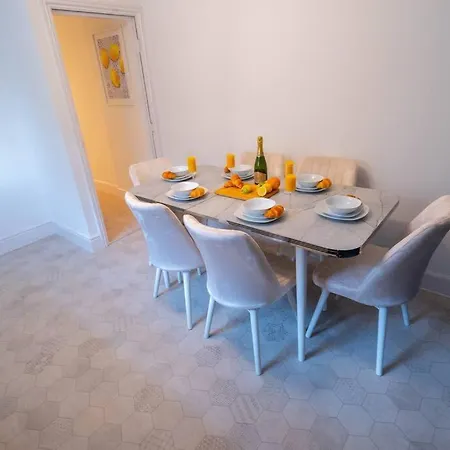 Station Retreat - Location - Free Parking, Fastwifi, Smarttv With Netflix By Yoko Redcar