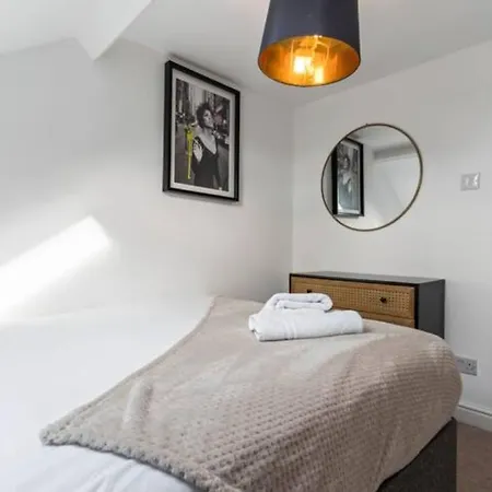 Station Retreat - Location - Free Parking, Fastwifi, Smarttv With Netflix By Yoko