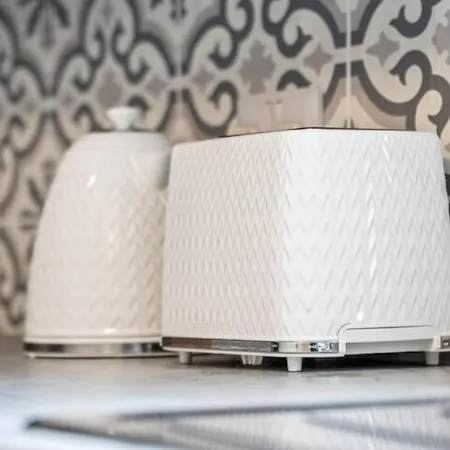 Station Retreat - Location - Free Parking, Fastwifi, Smarttv With Netflix By Yoko דירה